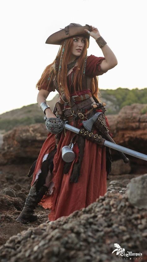 Pirate Queen Outfit, Fantasy Pirate Aesthetic Outfit, Woman Pirate Costume, Woman Pirate Aesthetic, Pirate Poses, Pirate Costume Girl, Pirate Photoshoot, Woman Pirate, Female Pirate