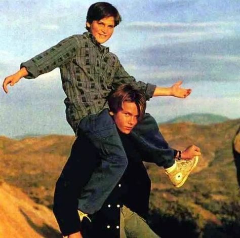 Historic Pictures on Instagram: "River and Joaquin Phoenix, 1980's. At 16, Joaquin changed his name from ‘Leaf,’ which he was dubbed as a tot, back to his birthname. “It was River who urged me to change it,” he explains. “He always thought that was a big name."" River And Joaquin, River And Joaquin Phoenix, Historic Pictures, River Phoenix, Joaquin Phoenix, Yellow Sunflower, New Song, Celebrities Male, Show Me