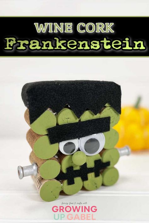 Frankenstein head made out of wine corks Wine Cork Turkey Craft, Wine Cork Crafts Diy, Frankenstein Craft, Wine Cork Diy Crafts, Recycled Wine Corks, Cork Crafts Diy, Wine Cork Diy, Recycled Crafts Kids, Halloween Wine