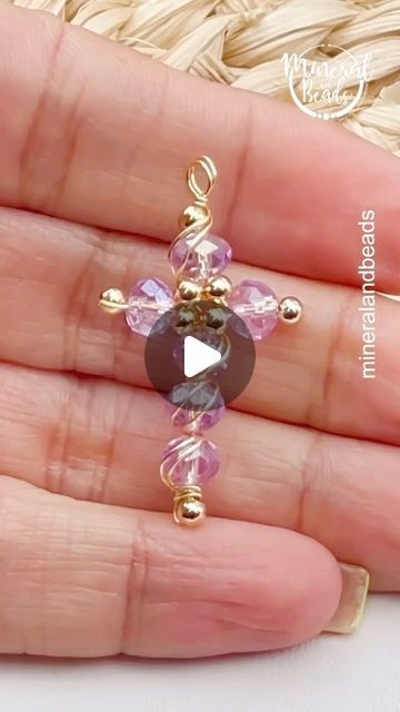 Beaded Pendant, Design Crafts, Beaded Jewelry, Handmade Jewelry, Charms, Bracelet, Pendant, On Instagram, Design