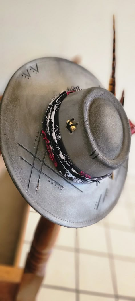 Custom women, Grey felt hat, burned design, leather stitching, custom hat band. Custom Hat Bands, Burnt Hat Design, Felt Hat Design, Felt Hat Burning Designs, Cowgirl Hat Ideas, Burned Felt Hat, Diy Hats For Women, Hat Decorating Ideas, Hat Customization