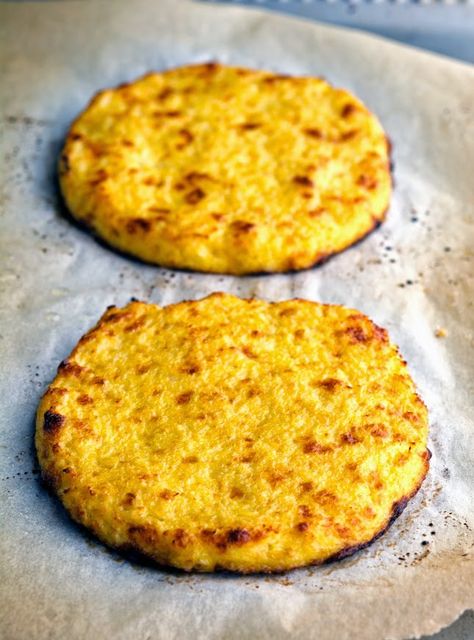 Crust Bread, Sandwich Thins, Cauliflower Bread, Cauliflowers, Bread Buns, Cheese Mozzarella, Ideal Protein Recipes, Vegan Cauliflower, Cauliflower Crust