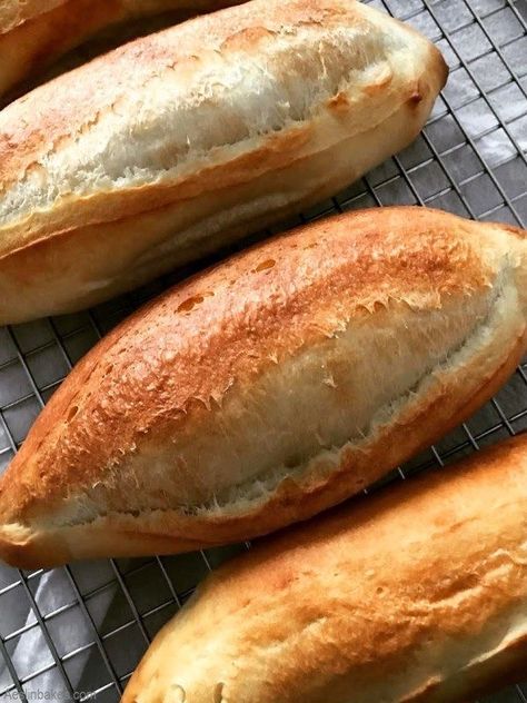 Vietnamese Bread Recipe, Japanese Milk Bread, Bahn Mi, Baguette Recipe, Hoagie Rolls, Artisan Bread Recipes, Bread Roll, Bread Bun, Italian Bread