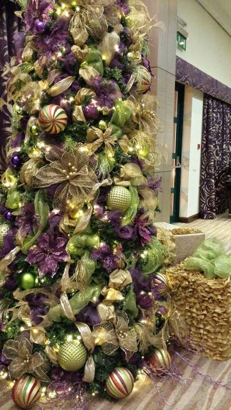 Purple Themed Christmas Tree, Purple And Green Christmas Tree, Purple And Gold Christmas Tree, Purple Christmas Trees, Emerald Green And Purple, Purple Ornaments, Commercial Christmas Decorations, Christmas Purple, Green Ornaments