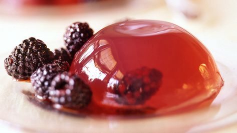 Rose Gelatin with Blackberries Healthy Fruit Dessert, Heart Healthy Food, Fast Pasta Recipes, Snack Dinner, Healthy Fruit Desserts, Gelatin Recipes, Rose Recipes, Fruit Dessert Recipes, Healthy Fruit