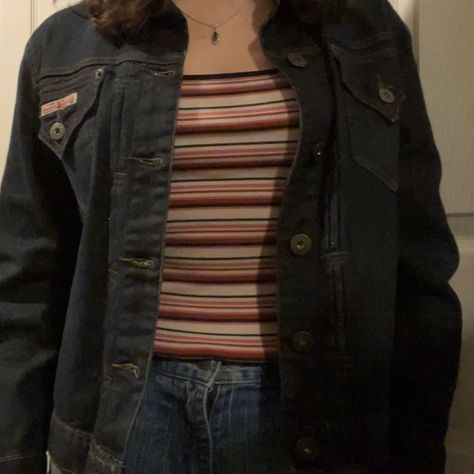 Womens Jean Jacket Outfit, Fall Outfits Jean Jacket, Loralie Gilmore Iconic Outfits, Cute Downtown Outfits, Downtown Girl Jacket, Dark Blue Outfits, Downtown Girl Fits, Dark Washed Jeans Outfit, Downtown Girl Clothes