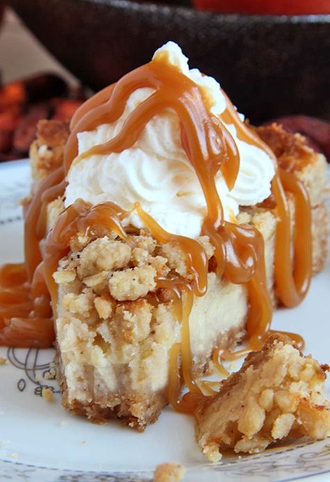 Caramel Apple Crisp Cheesecake Apple Crisp Cake, Caramel Apple Crisp Cheesecake, Apple Crunch, Apple Crisp Cheesecake, Caramel Apple Crisp, Biscuits Graham, Caramel Apple Cheesecake, Crunch Cake, Apple Crisp Recipes