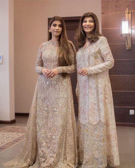 Party wear dresses ideas Dresses Wedding Pakistani, Shadi Season, Formal Dresses Wedding, Smart Casual Dress, Pakistani Fashion Casual, Pakistani Wedding Outfits, Crochet Cable, Pakistani Fancy Dresses, Pakistani Fashion Party Wear