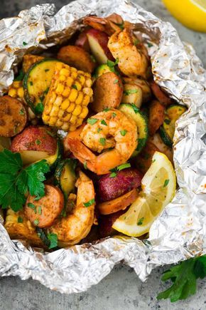 Shrimp Foil Packets Oven, Shrimp Boil Foil Packs, Boil Recipes, Grilled Dinner Recipes, Shrimp Boil Foil, Shrimp Corn, Cajun Shrimp Recipes, Foil Pack Dinners, Foil Packet Dinners