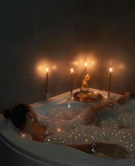 🖤𝘥𝘢𝘪𝘭𝘺_𝘮𝘢𝘥𝘪𝘴𝘰𝘯𝘣𝘦𝘦𝘳 | selfcare, spa vibes, glitter bath, aesthetic | #selfcare #selflove #selfdevelopment #bathroom #glitter #aesthetic Arte Glitter, Bath Aesthetic, Glitter Aesthetic, Glitter Photography, Boujee Aesthetic, Rich Aesthetic, Rich Girl Aesthetic, Rich Girl Lifestyle, Potter Art