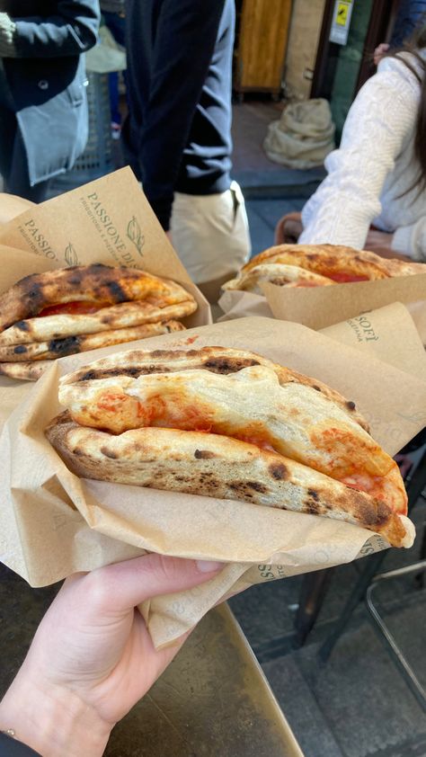 Italian Food Truck, White Sauce Pizza Recipe, Naples Food, Naples Pizza, Napoli Pizza, Napoli Food, Pizza Italy, Napoli Italy, Italy Food