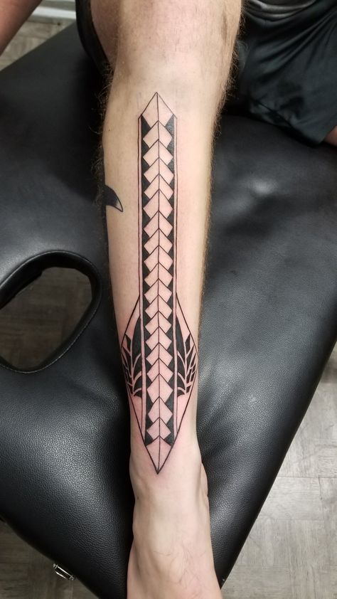 Hawaiian Leg Tattoo Polynesian Spearhead Tattoo, Hawaiian Leg Tattoo, Spearhead Tattoo, Spear Tattoo, Band Tattoos, Forearm Band Tattoos, Polynesian Tattoo Designs, Leg Tattoo, Band Tattoo