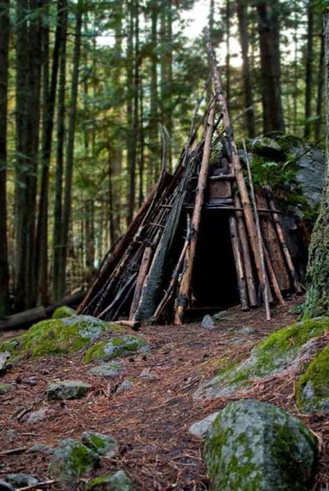 Building Shelter | Six Basic Wilderness | Clever Survival Skills You Must Learn to Survive When SHTF Neverending Story, Survival Shelter, Survival Life, Wilderness Survival, Camping Survival, Survival Prepping, Outdoor Survival, Skagen, Survival Guide