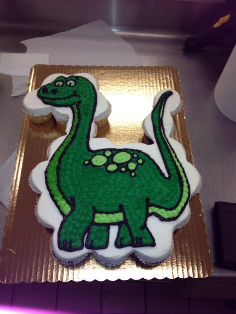 Dino Shaped Cake, Dinosaur Cupcake Cake, 1rst Birthday, Wilton Decorating Tips, Dinosaur Cupcake, Pull Apart Cupcake Cake, Shaped Cakes, Dinosaur Cupcakes, Pull Apart Cake