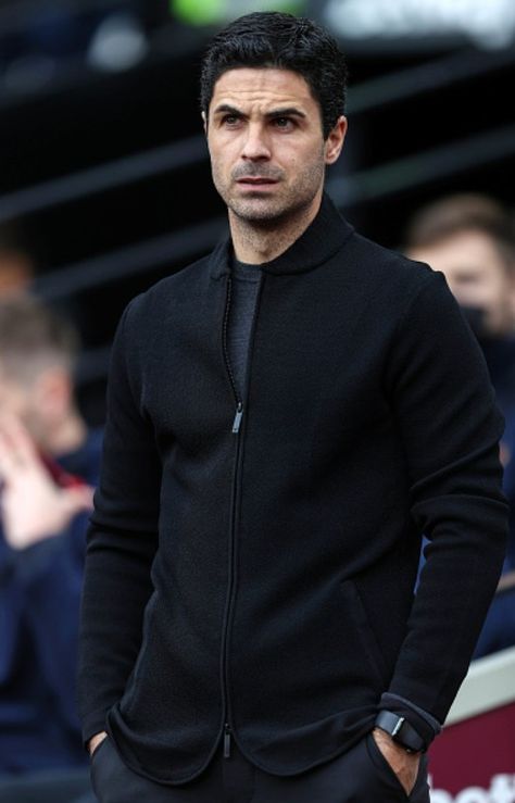 Mikel Arteta Wallpaper, Mikel Arteta Style, Arteta Arsenal, Scott Disick Style, Arsenal Wallpapers, Mens Bag, Mens Smart Casual Outfits, Mikel Arteta, Mohamed Salah