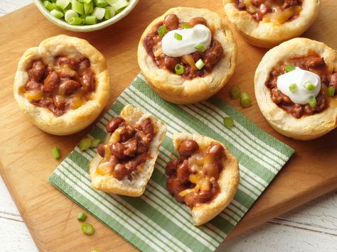 Chili Muffin Cups | S&W Beans Recipe Chili Biscuits, Chili Cups, Packer Party, Muffin Cups Recipes, Tin Recipes, Hearty Snacks, Muffin Tin Recipes, Tailgate Food, Beans Recipe