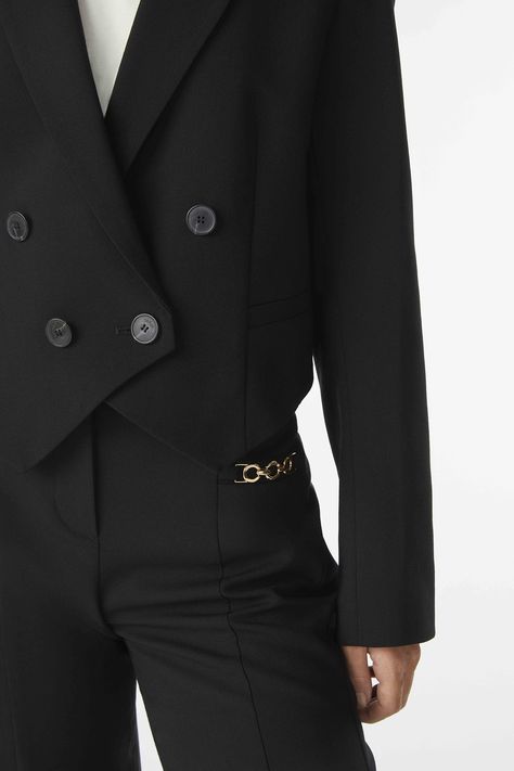 Cropped Suit, Gender Bending, Luxury Outerwear, Masculine Feminine, Frock Coat, Peacoats, Skirt And Sneakers, Modern Feminine, Elegant Man