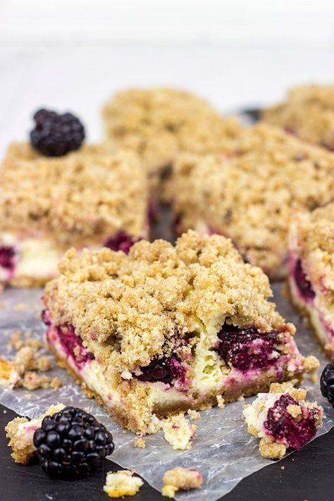 Blackberry Cheesecake Bars | Tasty dessert bar featuring summer berries! Blackberry Cheesecake Bars, Blackberry Cheesecake, Cheesecake Oreo, Easy Gluten Free Desserts, Homemade Snickers, Easy No Bake Desserts, Blueberry Cheesecake, Strawberry Desserts, Cheesecake Bars