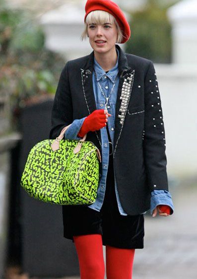 Agyness Deyn Style, Diana Argon Street Style, Punk Casual Outfits, Miley Cyrus Punk Style, Grunge Androgynous Outfit, Agyness Deyn 2022, Agyness Deyn Buzzcut, Burberry Fashion Show, Stephen Sprouse