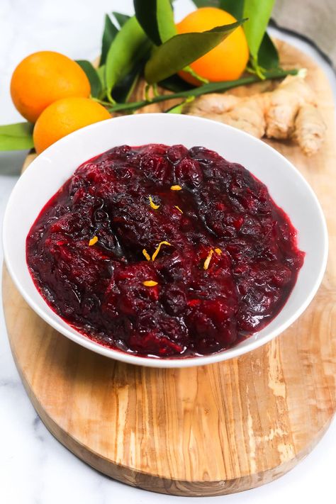 This vegan cranberry sauce is easy to make in 15 minutes with fresh cranberries, naturally sweetened with maple syrup. Cranberry Cream Cheese Dip, Southern Appetizers, Thanksgiving Meal Plan, Fresh Cranberry Sauce, Easy Cranberry Sauce, Fresh Cranberry, Cranberry Cream Cheese, Cranberry Sauce Recipe, Cream Cheese Dips