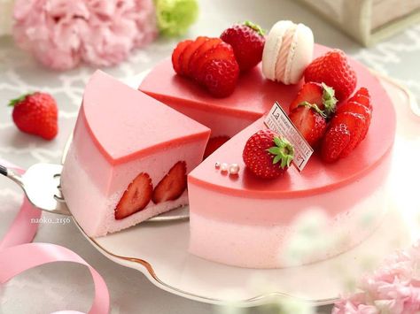 Cake Landscape, Japanese Strawberry Cream Cake, Pink Lemonade Cheesecake, Strawberry Japanese Cheesecake, Aesthetic Strawberry Cheesecake, Japanese Cheesecake Aesthetic, Cheese Mousse, Pink Dessert, Strawberry Things