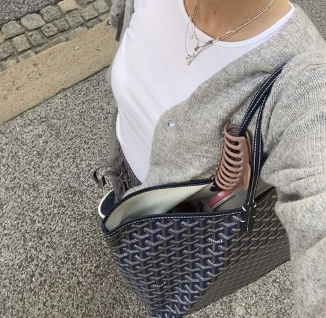 goyard bag, hair clip, grey, fall inspo, Goyard Bag Outfit, Grey Goyard, Uni Outfit, Tan Outfit, Goyard Tote, Goyard Bag, Uni Outfits, Office Outfit, Fall Inspo