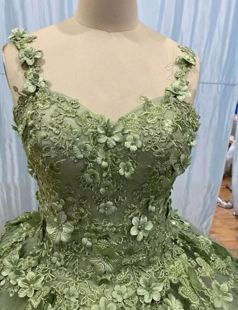 Princess And The Frog Aesthetic Dress, Nature Quinceanera Dresses, Sage Green Quinceanera Dresses Long, Damas Outfits Quinceanera Green, Save Green Quince Dress, Light Green Quinceanera Dresses With Flowers, Quinceanera Themes Sage Green, Princess Tiana Dress Gowns, Princess And The Frog Quinceanera Dress