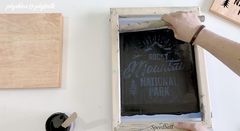 Learn how to screen print on wood to make multiple painted signs quickly with just one piece of vinyl. #woodsign #diy Screen Printing On Wood, Screen Printing Frame, Diy Lettering, Diy Screen, Diy Screen Printing, Crafty Mom, Stencil Vinyl, Making Signs On Wood, Lettering Ideas