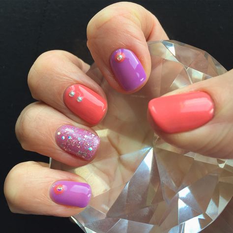 Coral and purple gel polish combo #nail #nails #nailart Purple And Coral Nails, Coral Nails, Mini Bows, Star Nails, Nail Charms, Nail Decorations, Mini Things, Purple Nails, Gel Polish