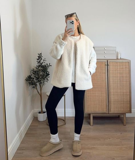 Fall/Winter style • Instagram Pink Cable Knit Sweater Outfit, Winter Outfit Ideas For Women, White Sweater Jacket, Winter Fashion Ideas, Cable Knit Sweater Outfit, Casual Winter Outfit, Fall Winter Style, Comfy Outfits Winter, Knit Sweater Outfit