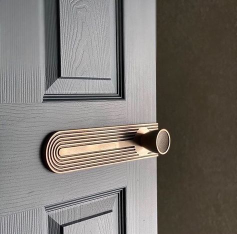 db - design bunker on Instagram: “Handles by @philipwatts_design  #design #handles #handle #handledesign #ironmongery #ironmongerer #bauhaus #designspiration #designinsider…” Utility Extension, Bronze Door Handles, Bauhaus Furniture, Door Handle Design, Turkish Tiles, Style Deco, Interior Modern, Door Ideas, Decoration Inspiration