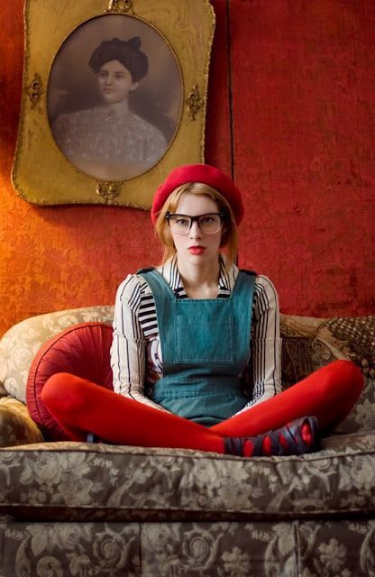 Baret Outfit, Female Closet, Wes Anderson Aesthetic, Wes Anderson Style, Red Tights, Parisienne Chic, French Beret, Dark Walls, Style Photo