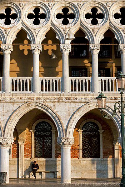 Doge Of Venice, Classic Facade, All About Italy, Doges Palace, Villa Style, Romanesque Architecture, European Architecture, Architecture Concept Drawings, Baroque Architecture