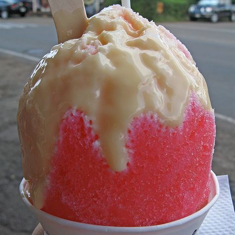 Matsumoto's Shave Ice in Hawaii!! Snow Cone Ideas, Shave Ice Syrup Recipe, Shave Ice Hawaii, Ice Recipes, Hawaii Snacks, Azuki Beans, Snow Cones Recipes, Cone Ideas, Snow Cone Stand