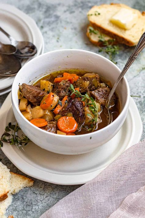 Irish stew is the perfect dish for a cool fall day or any day of the year. Warm up with a hearty bowl of filling Irish stew! Irish Stew Recipe, Irish Stew, Irish Food, Lamb Stew, Beef Stew Meat, Cartoon Unicorn, Beef Recipe, Stew Recipe, Irish Recipes