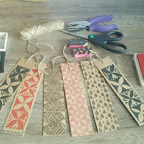 Block Print Bookmarks, Lino Print Bookmark, Lino Bookmark, Linocut Bookmark, Hand Carved Stamps Diy, Linocut Inspiration, Print Making Designs, Making Bookmarks, Potato Print