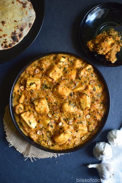 Lahsooni Methi Paneer Methi Paneer, Holi Recipes, Tandoori Roti, Rice Desserts, Mango Jam, Garlic Fries, Indian Snacks, Indian Cooking, Food Festival