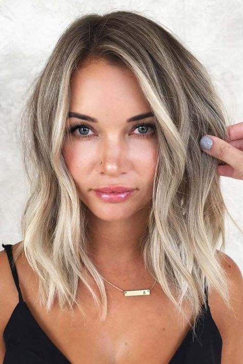 Balayage For Shoulder Length Hair #mediumhair #wavyhair ❤ Let us guide you in the world of medium hair styles. We have a collection of the trendiest hairstyles for ladies with shoulder length hair. ❤ #lovehairstyles #hair #hairstyles #haircuts Cool Ash Blonde, Rambut Brunette, Ash Blonde Hair Colour, Blonde Balayage Highlights, Ash Blonde Balayage, Blond Balayage, Medium Brown Hair, Balayage Blonde, Ash Blonde Hair