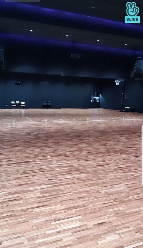 Hybe Dance Room Background, Dancing Studio Aesthetic, Music Room Background, Hybe Practice Room, Kpop Shifting Visualization, Kpop Backstage, Dance Room Aesthetic, Studio Dance Room Kpop, Dance Studio Design