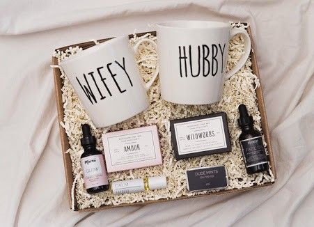 Honeymoon Basket, Groom Gift Box, Engagement Gift Boxes, Engagement Congratulations, Calming Essential Oils, College Student Gifts, Spa Gift Box, Get Well Soon Gifts, Congratulations Gift