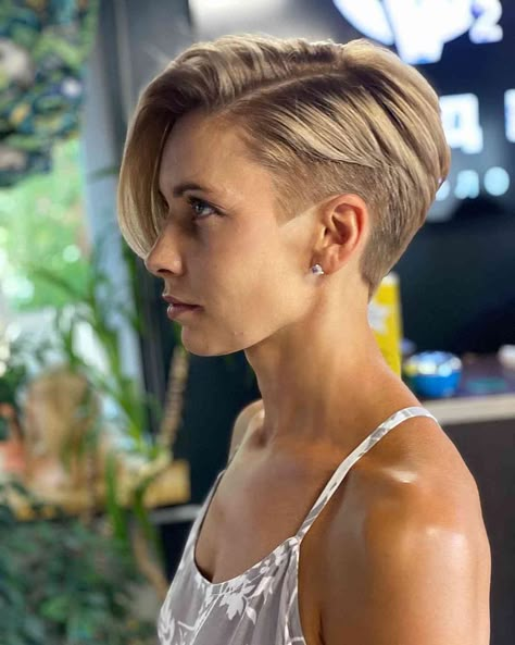 Long Pixie Shaved Sides Undercut, Deep Part Pixie Short Hair, Undercut Long Pixie Haircut, Pixie Haircut Long On One Side, Short Hair With Shaved Undercut, In Between Pixie And Bob, Under Cut Pixie Shaved Sides, Haircut With Undercut For Women, Short Bob Hairstyles With Undercut