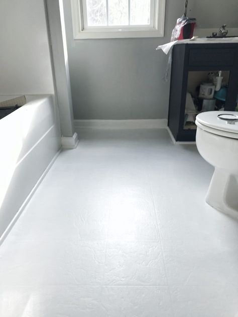 Linoleum Bathroom Floor, Linoleum Bathroom, Painting Laminate Floors, Vinyl Kitchen Floor, Vinyl Bathroom Flooring, Painting Linoleum Floors, Painted Bathroom Floors, Paint Linoleum, Diy Painted Floors