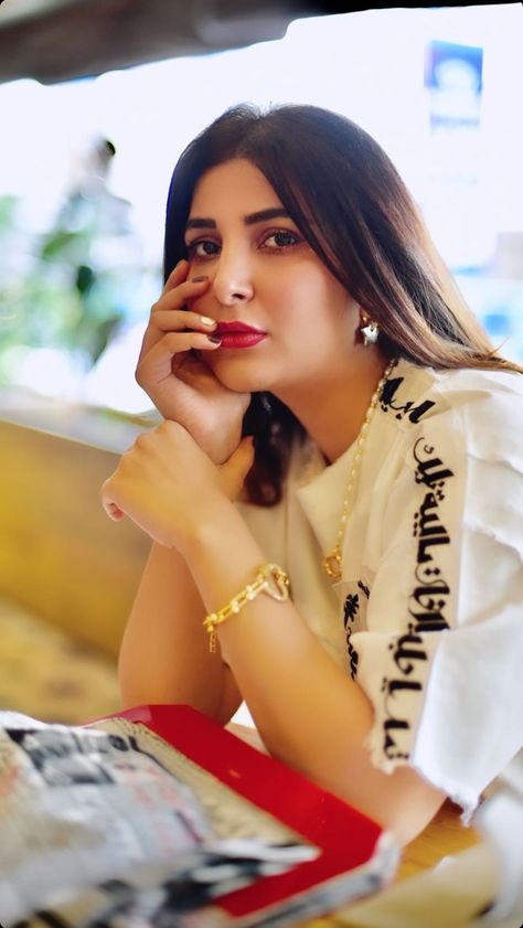 Areeba Habib, Instagram King, New Pic, Ayeza Khan, Disney Resorts, Pakistani Actress, Fashion Clothes Women, Cooking Recipes, Saree