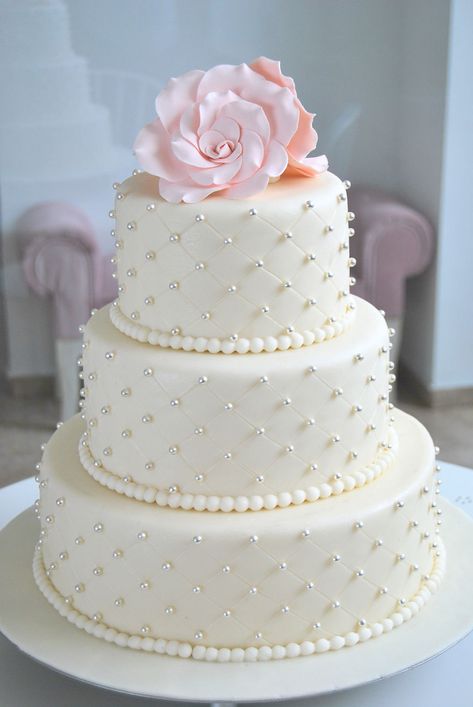 Wedding Couture Cakes | Bored Panda Vintage Pasta, Wedding Cakes Elegant, Elegant Birthday Cakes, Couture Cakes, Simple Elegant Wedding, Wedding Cakes Blue, Wedding Cakes With Cupcakes, Simple Wedding Cake, Unique Wedding Cakes