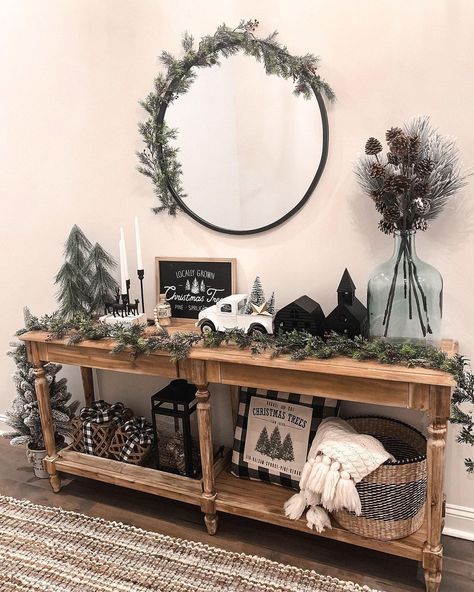 January House Decor, January Decorating Ideas, Lounge Colours, Entryway Christmas Decor, Frickin Bats, January Decor, Black Christmas Decorations, Winter Farmhouse, Barbie Dreamhouse