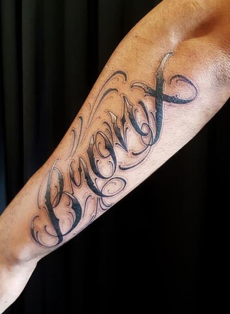 Chronic Ink Tattoo - Toronto Tattoo  Custom lettering "Bronx" script tattoo done by Steve Chen. Bronx Tattoo Ideas, Bronx Tattoo, Letter R Tattoo, Art Black Love, Toronto Tattoo, Steve Chen, Tattoo Toronto, Outer Forearm Tattoo, Alphabet Tattoo Designs