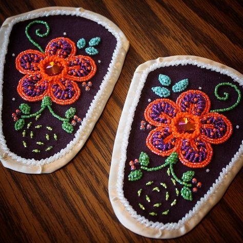 Iroquois Raised Beaded Moccasin Vamps from Akwesasne by Vanna White Beadwork Moccasins, Native Moccasins, Baby Moccasin Pattern, Native American Moccasins, Beaded Ideas, Quill Work, Moccasin Pattern, Cross Beads, Beaded Moccasins