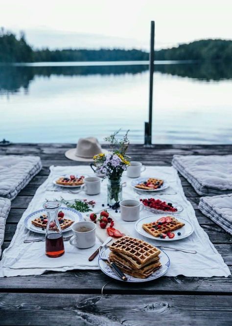 Dream Dates, Brunch Buffet, Perfect Picnic, Think Food, Picnic Time, Southern Comfort, A Picnic, Picnic Table, Instagram Feed