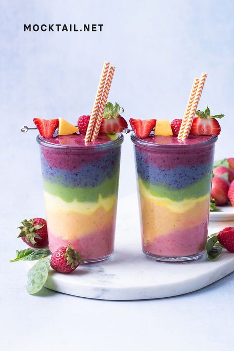 With this rainbow smoothie recipe, you can actually drink a rainbow! And it even tastes good… These smoothies are perfect for any kids party or if you and your adult friends just want an extremely pretty healthy rainbow drink! Rainbow Smoothie Recipes, Rainbow Smoothie, Unique Smoothies, Pride Ideas, Rainbow Drinks, Best Puppy Food, Colorful Drinks, Smoothie Bar, Smoothies For Kids