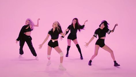 Blackpink Dance Practice Outfits, Blackpink Dance Practice, Blackpink Dance, Dance Outfits Practice, Black White Outfit, Practice Outfits, White Outfit, Dance Practice, Jennie Lisa